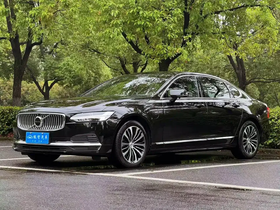 Volvo S90 Plug-in Hybrid PHEV AWD Long Range Momentum Luxury Edition 2023