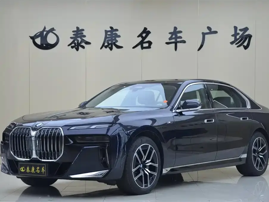 BMW 7 Series Model 735Li M Sport Package 2025