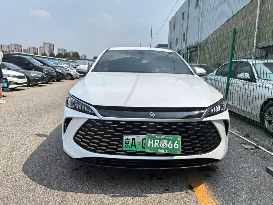 BYD Qin PLUS DM-i Smart Drive 55KM Leader 2025