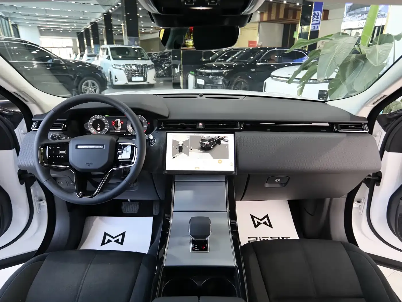 Land Rover Range Rover Velar S 2024 — фото 11