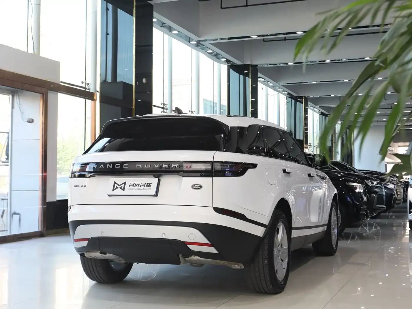 Land Rover Range Rover Velar S 2024 — фото 17