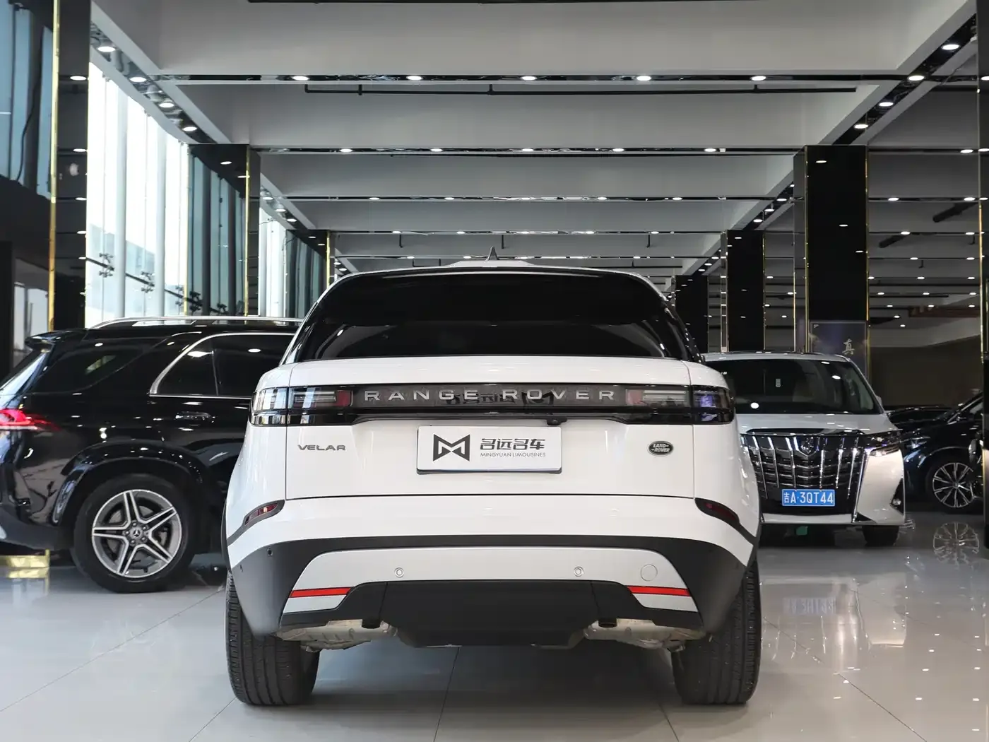 Land Rover Range Rover Velar S 2024 — фото 16