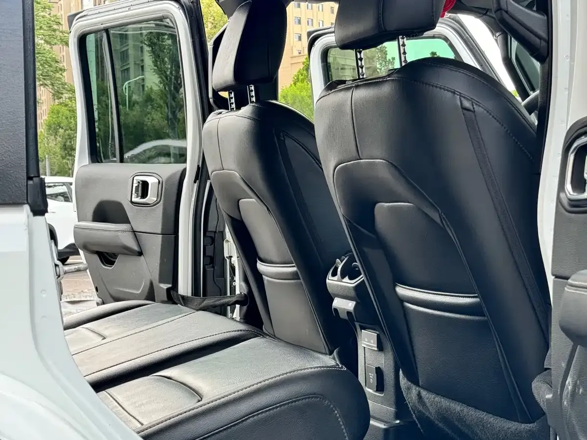 Jeep Wrangler 4xe 4-Door 2.0T 4xe Sahara 2022 — фото 7