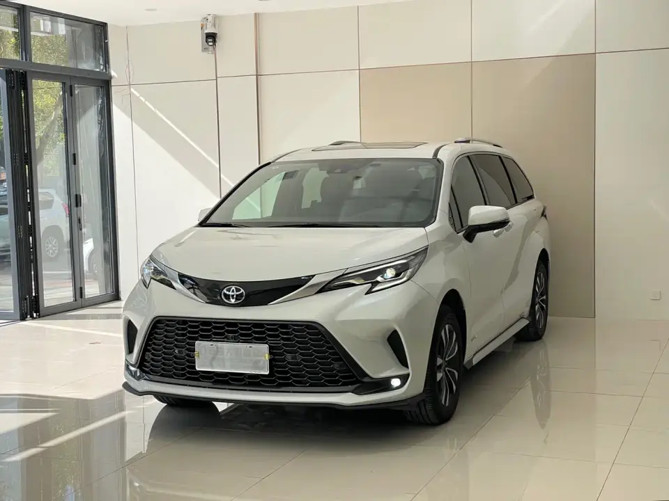 Toyota Granvia 2.5L Hybrid Premium PLUS 4WD Edition 2025