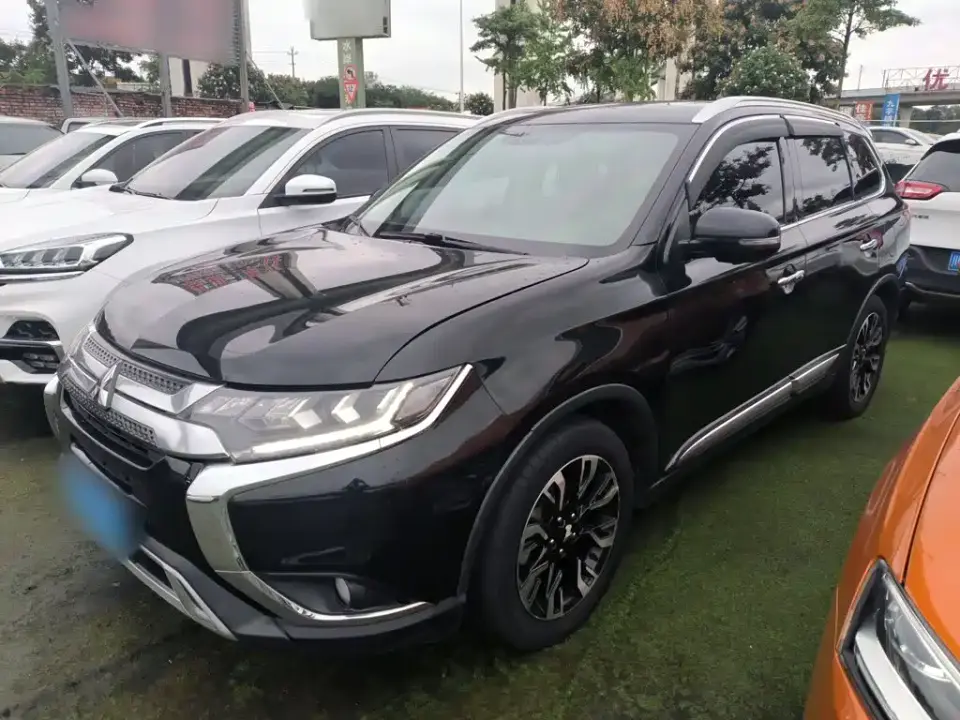 Mitsubishi Outlander 2.4L 4WD Luxury 7-seater 2020
