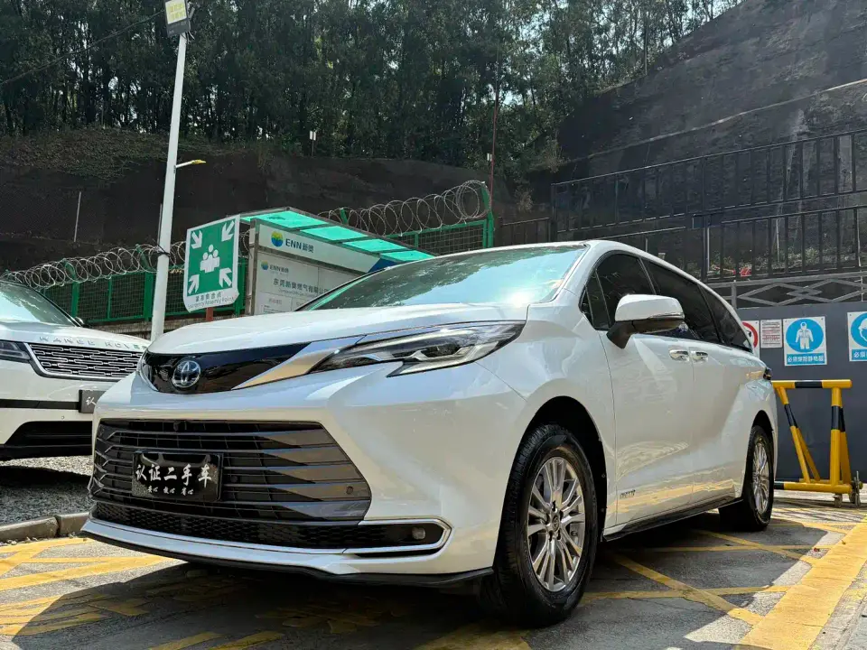 Toyota Sienna 2.5L Hybrid Premium Edition 2022