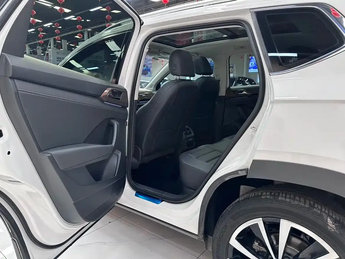 Volkswagen Tharu 330TSI AWD Flagship Edition 2022 — фото 11