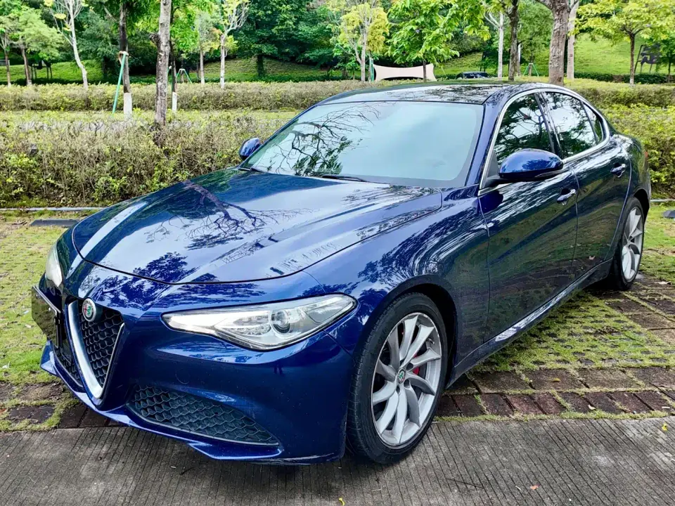 Alfa Romeo Giulia 2.0T 200HP Luxury Edition 2019