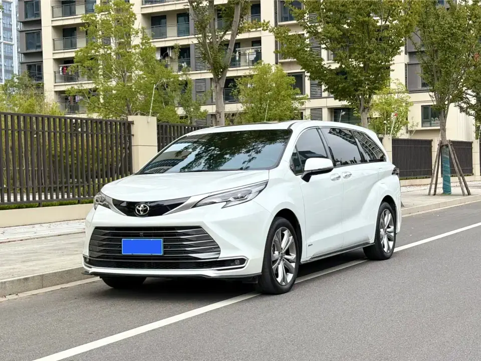 Toyota Sienna 2.5L Hybrid Ultimate Premium Edition 2024