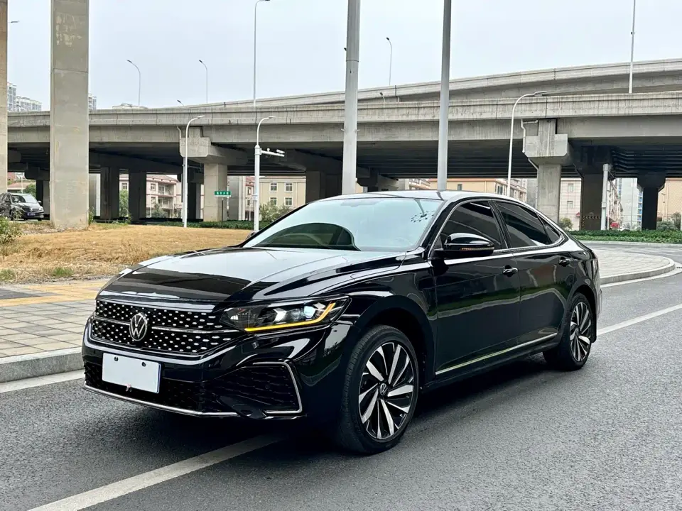 Volkswagen Passat 330TSI Starlight Elite Edition 2022