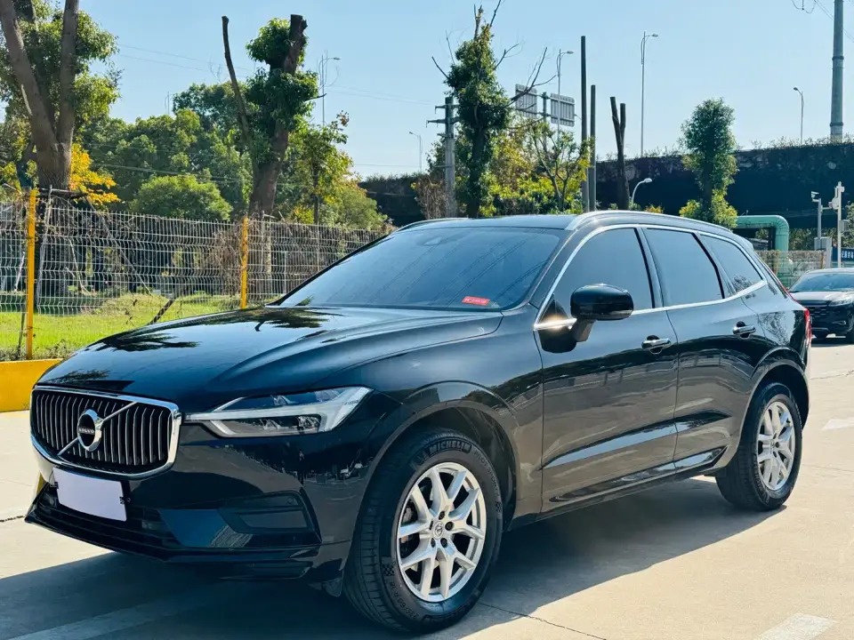 Volvo XC60 T5 4WD Intelligent Ease China VI 2019
