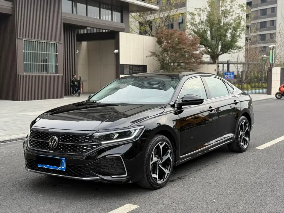 Volkswagen Passat 330TSI Starlight Elite Edition 2024