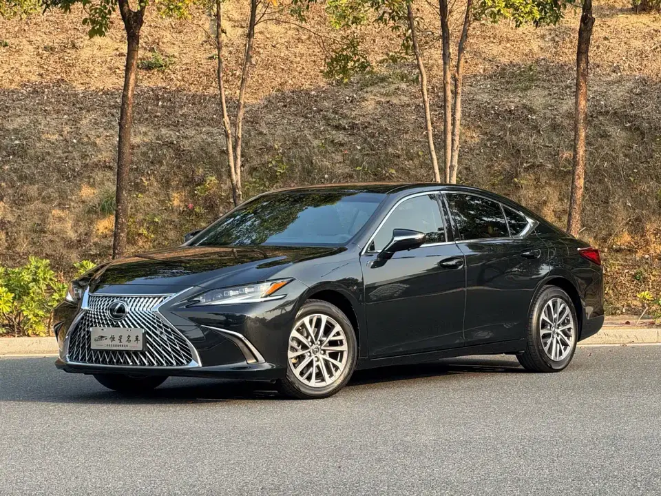 Lexus ES 200 Excellence Edition 2024