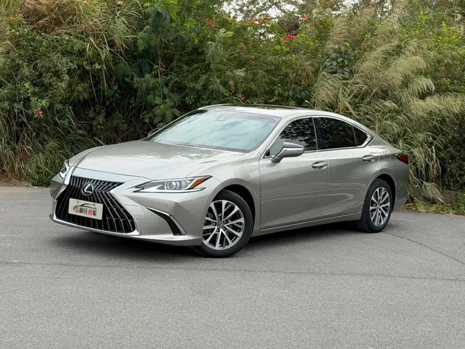 Lexus ES 200 Excellence Edition 2022