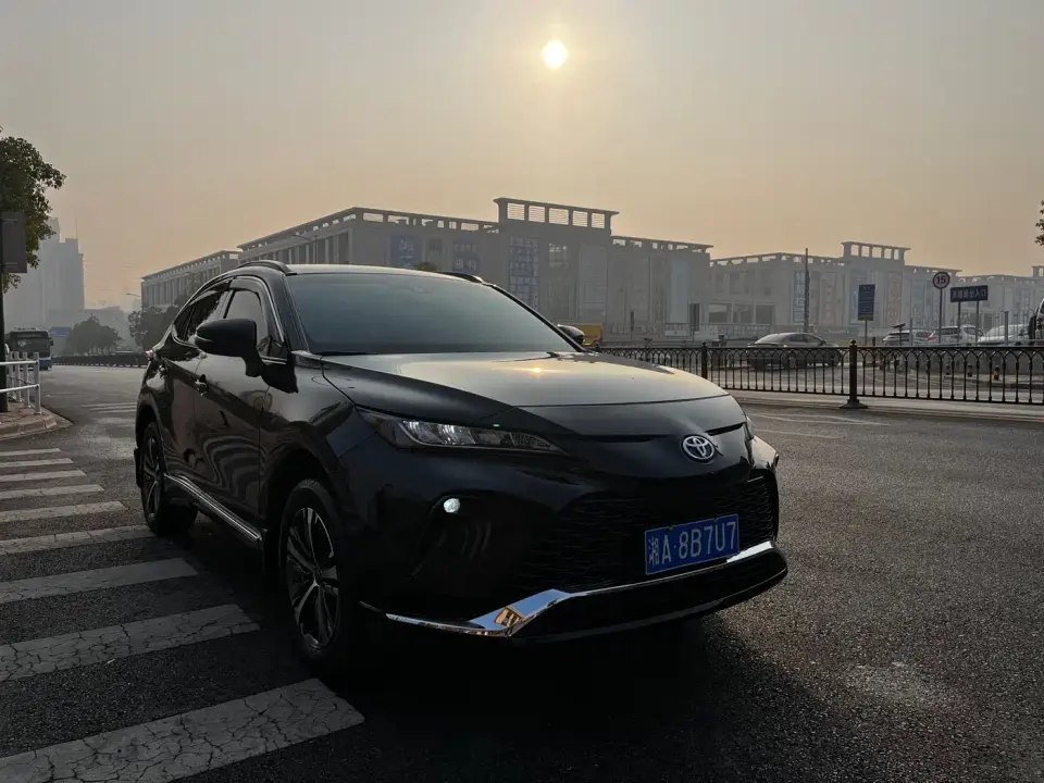 Toyota Venza 2.0L CVT FWD Luxury 2024
