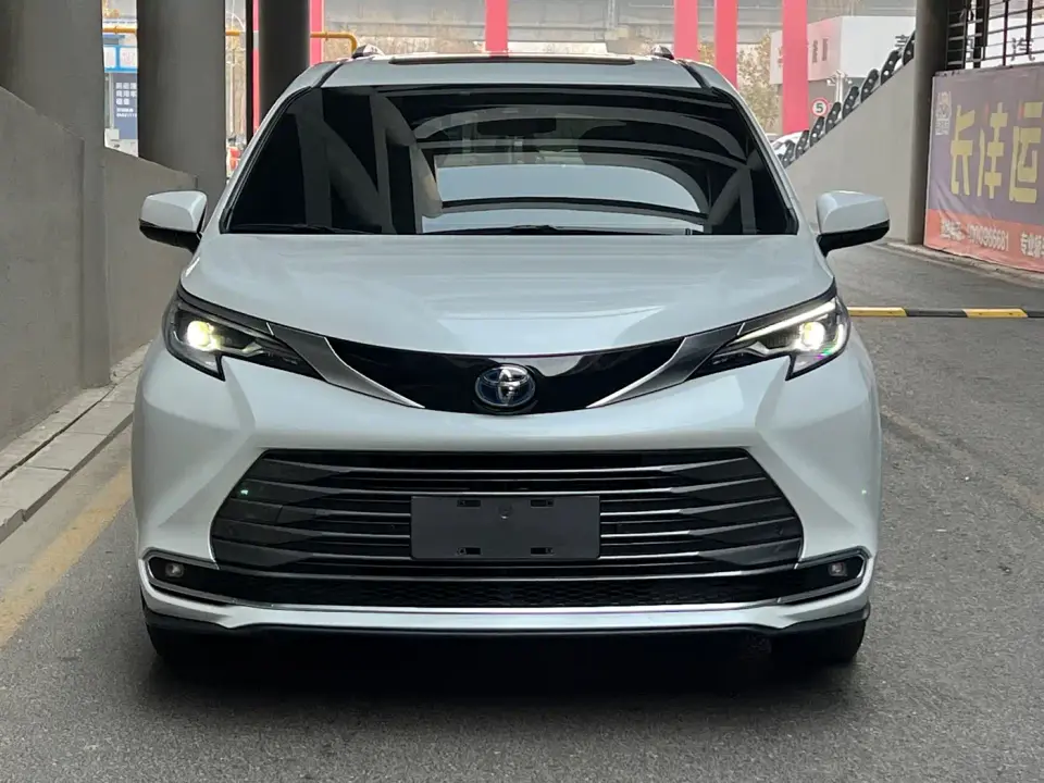 Toyota Sienna 2.5L Hybrid Premium Edition 2022