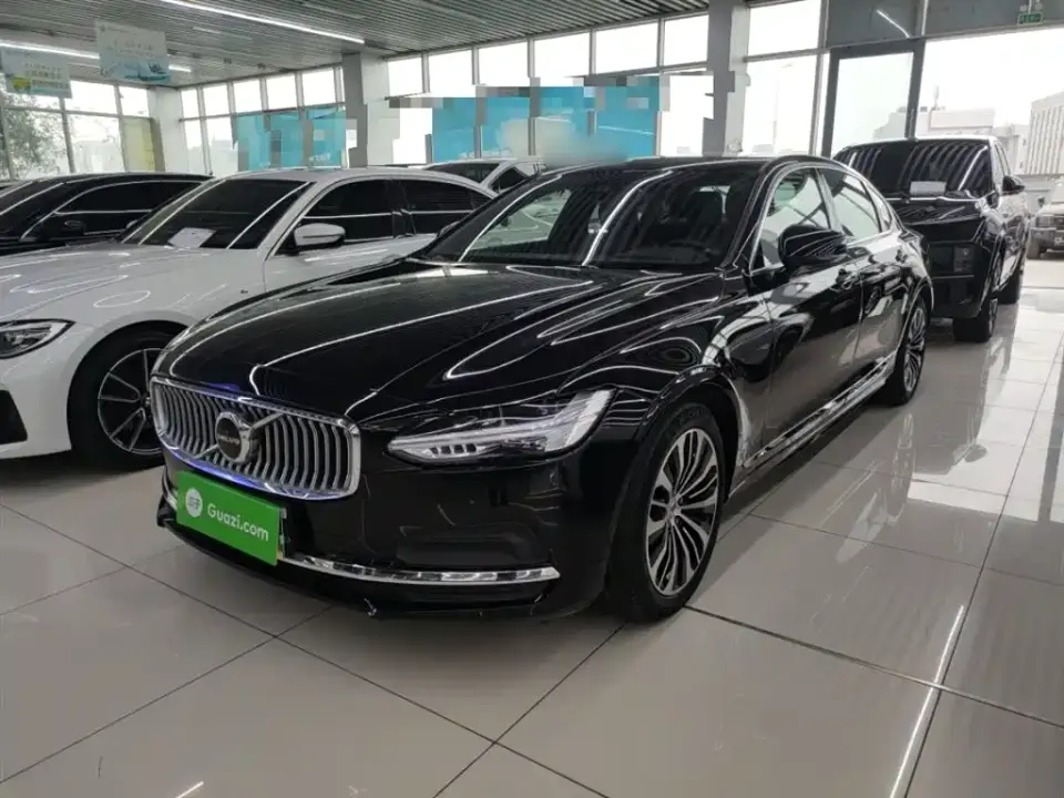 Volvo S90 B5 Momentum Luxury Edition 2024