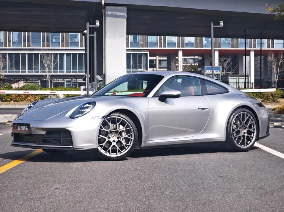 Porsche 911 Carrera 3.0T 2025