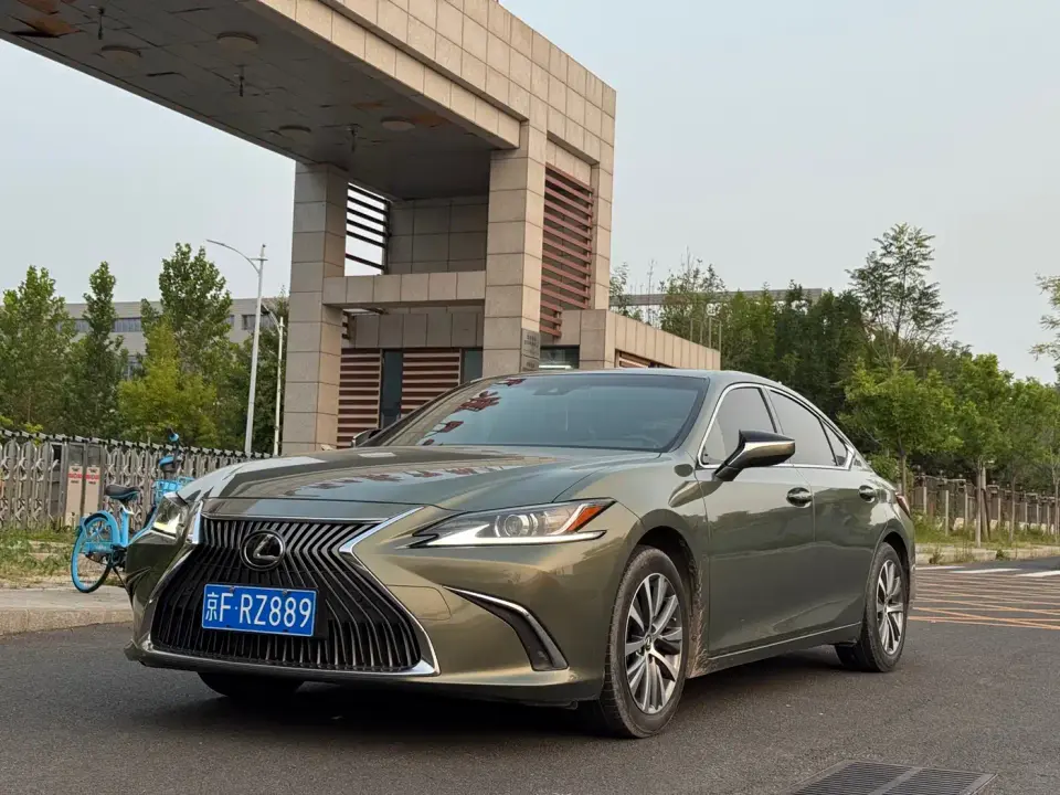 Lexus ES 200 Excellence 2021