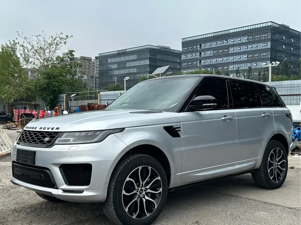 Land Rover Range Rover Sport 3.0 L6 Gloss Black Edition 2022