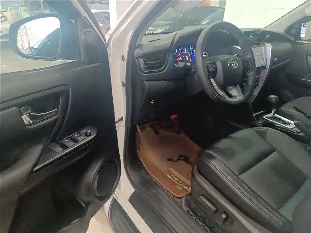 Toyota Fortuner 2.7L Middle East Edition 2019 — фото 16