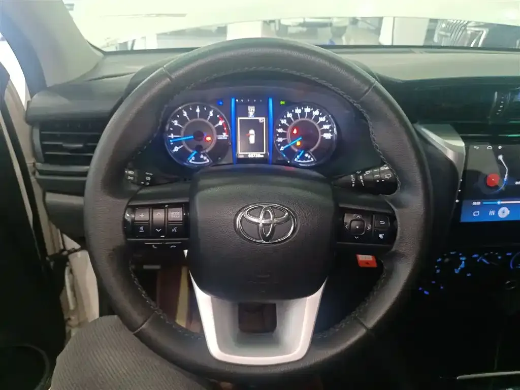Toyota Fortuner 2.7L Middle East Edition 2019 — фото 11