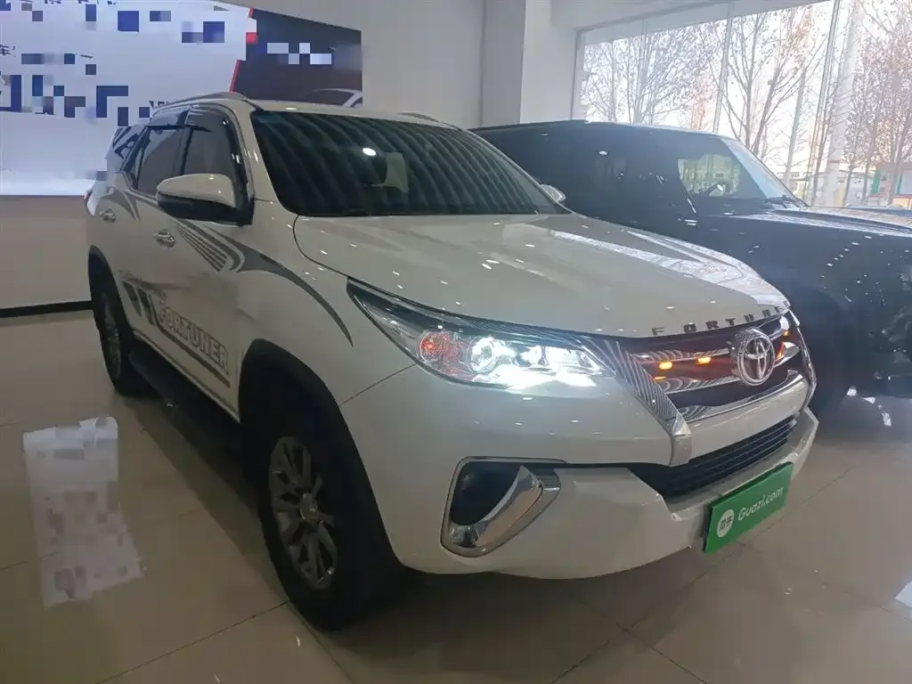 Toyota Fortuner 2.7L Middle East Edition 2019 — фото 4