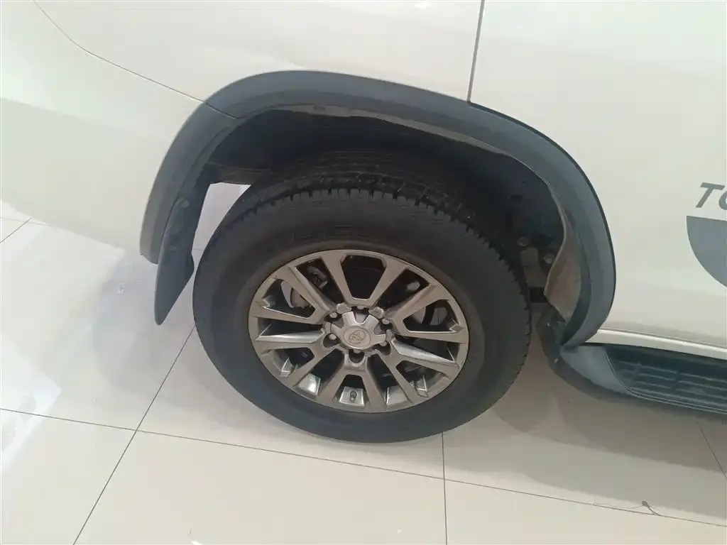 Toyota Fortuner 2.7L Middle East Edition 2019 — фото 26