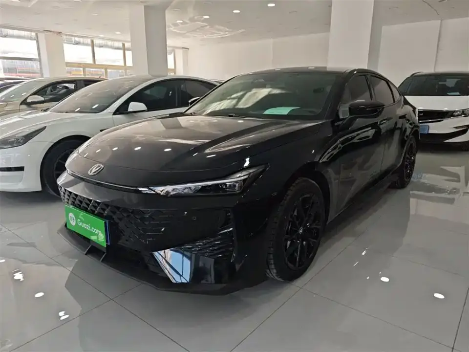 Changan UNI-V 1.5T Deluxe 2025