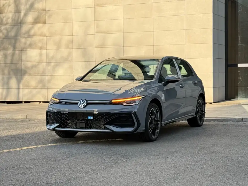 Volkswagen Golf 300TSI R-Line 2026