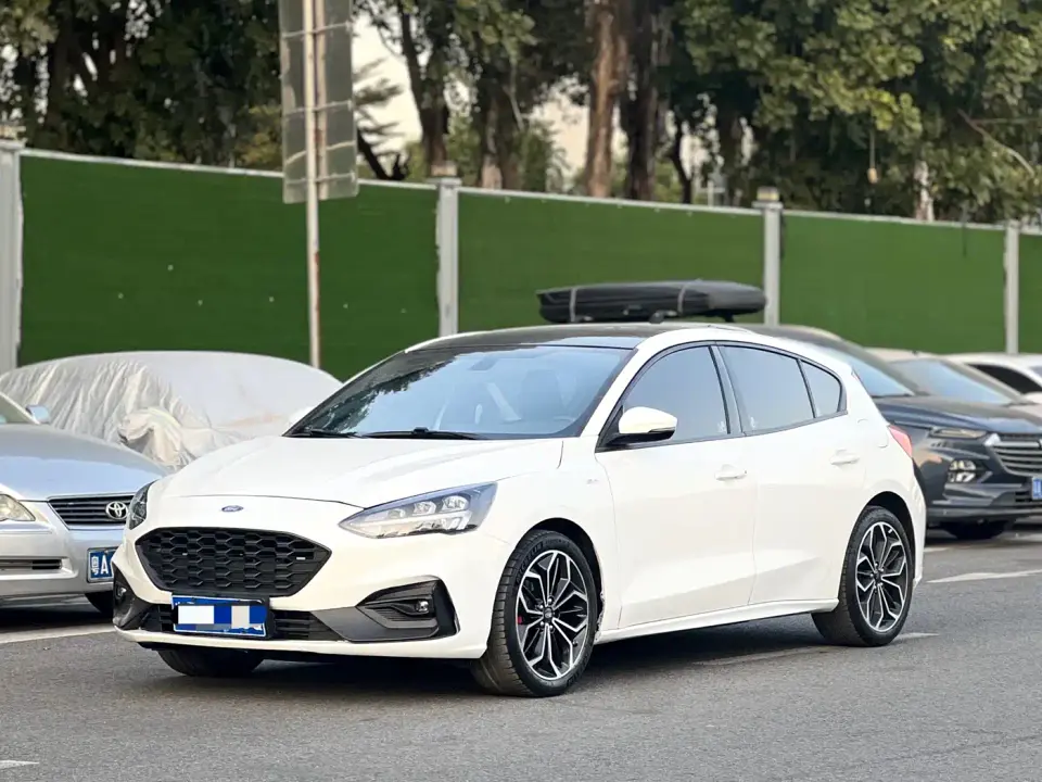 Ford Focus Hatchback EcoBoost 180 Automatic ST Line 2022