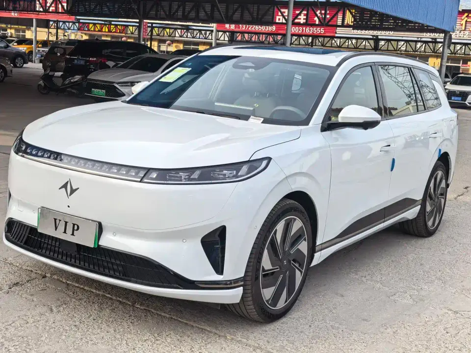 Dongfeng Yipai eπ008 210Max Extended Range 5-Seater 2025