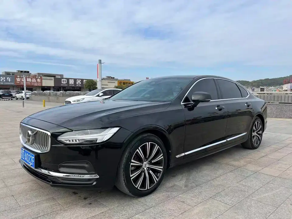 Volvo S90 B5 Momentum Luxury Edition 2022
