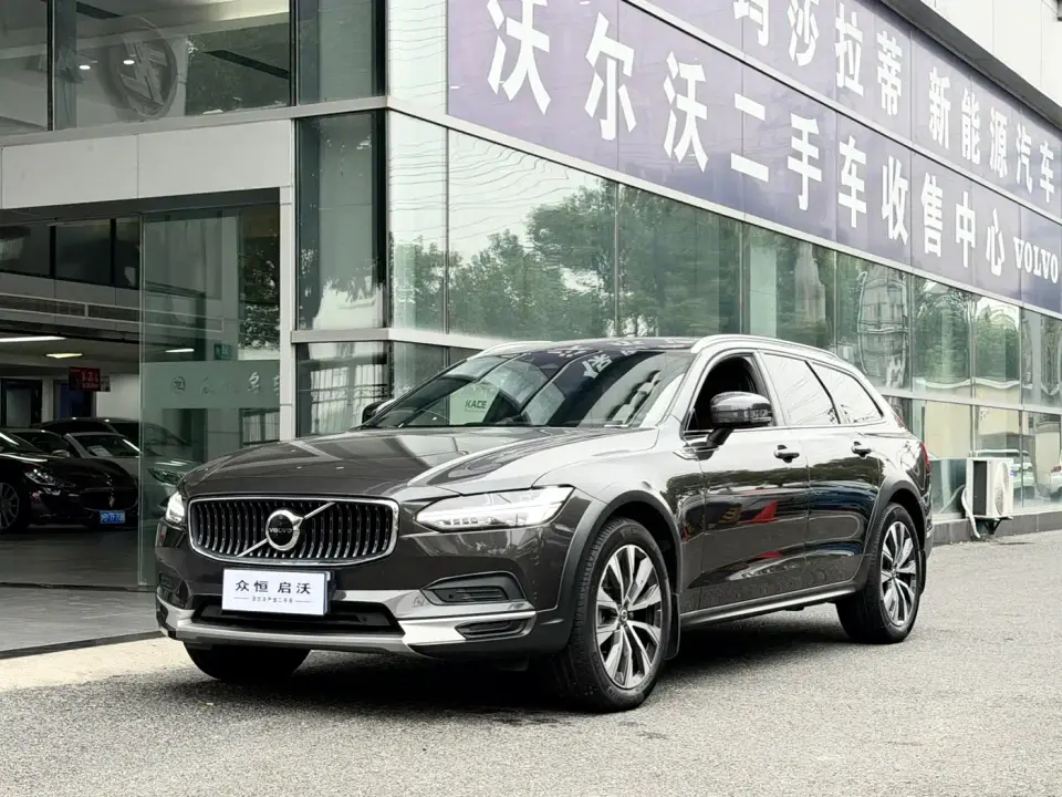 Volvo V90 Cross Country B5 AWD Wisdom Edition 2023