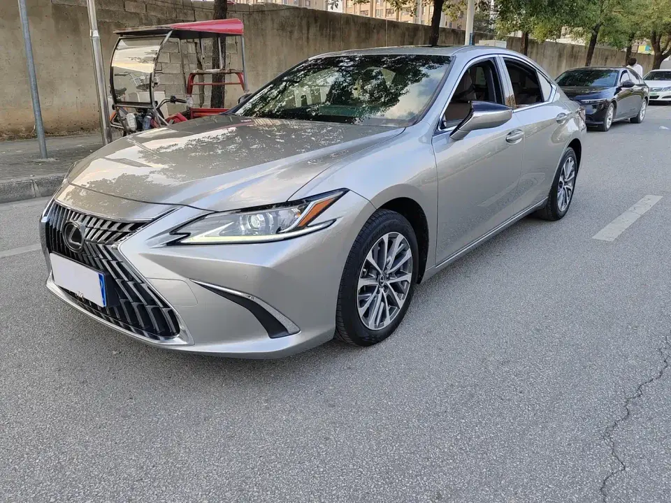 Lexus ES 200 Excellence Edition 2023