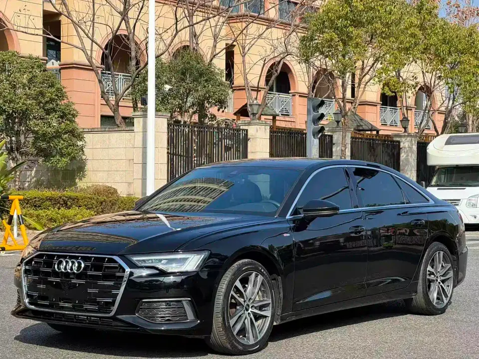 Audi A6L 40 TFSI Luxury Dynamic 2022