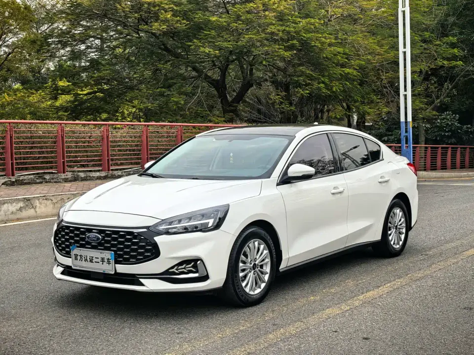 Ford Focus Sedan EcoBoost 180 Auto Trend 2022