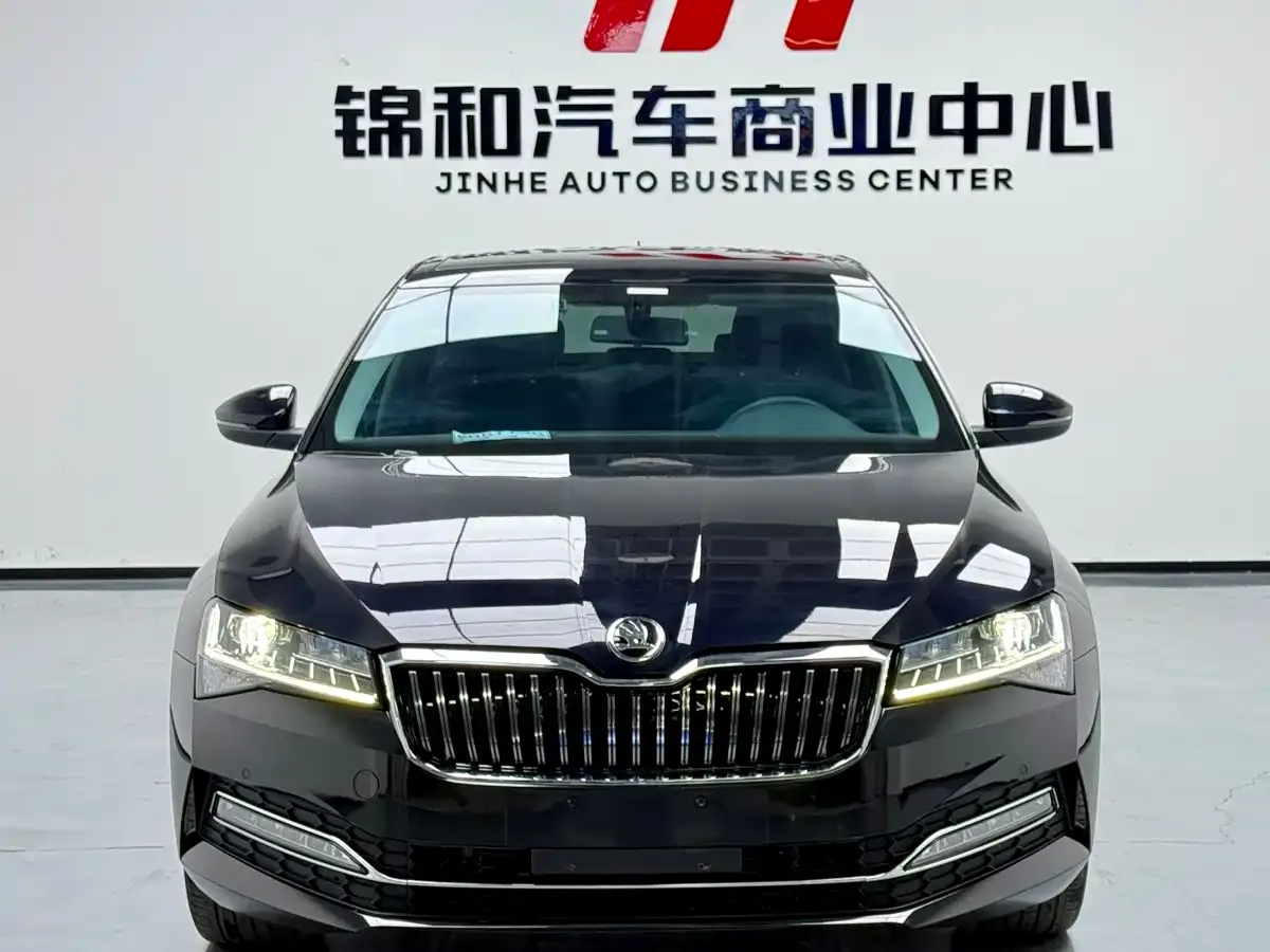 Skoda Superb Facelift TSI280 DSG Premium Edition 2023 — фото 2