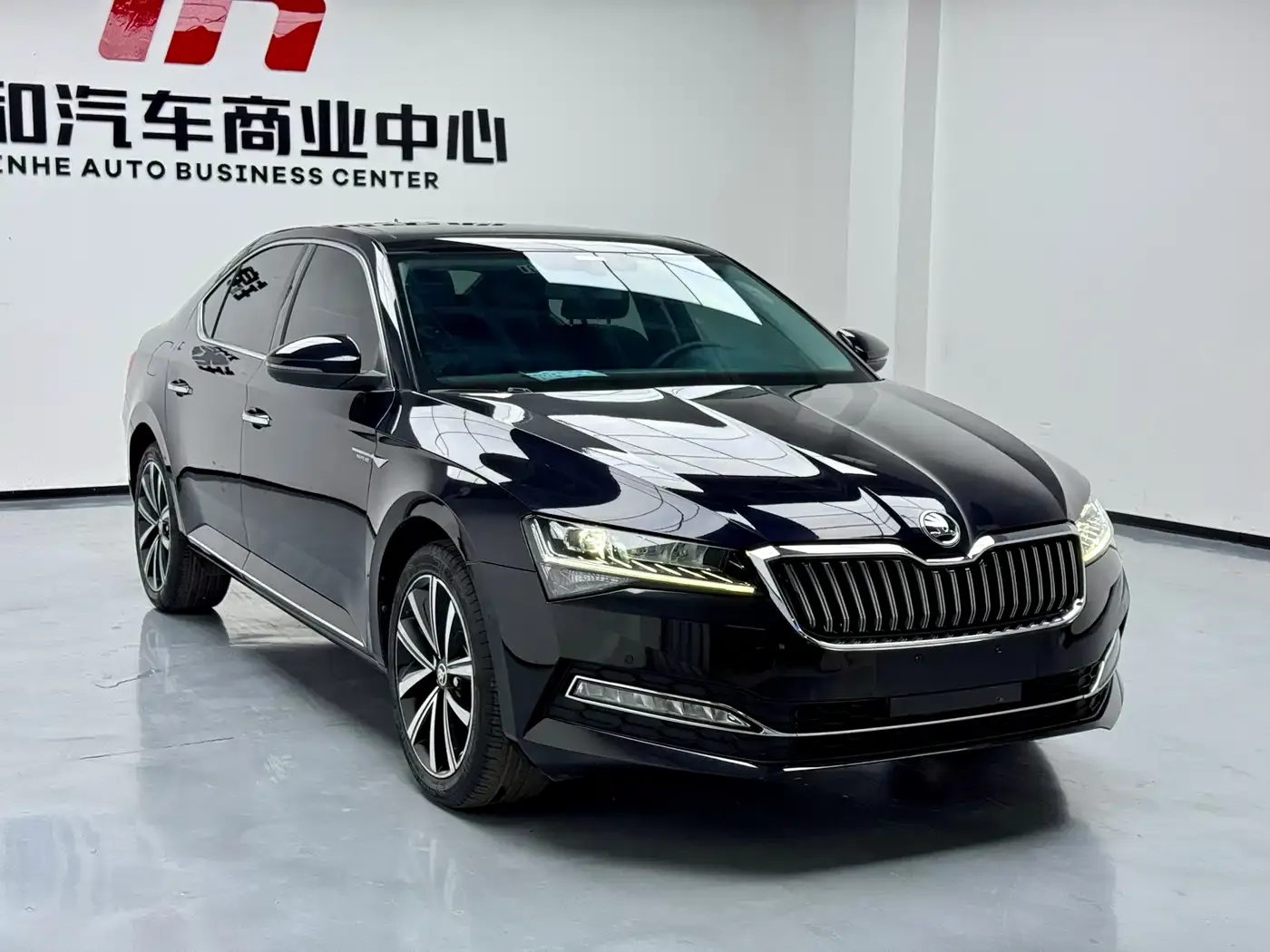 Skoda Superb Facelift TSI280 DSG Premium Edition 2023 — фото 3