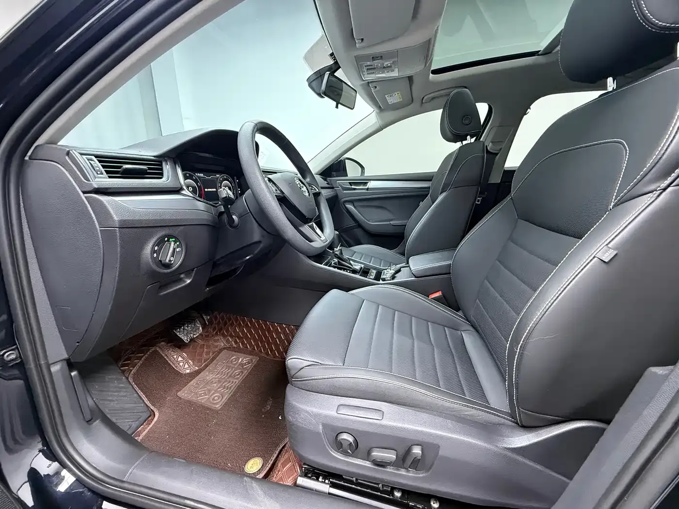 Skoda Superb Facelift TSI280 DSG Premium Edition 2023 — фото 6