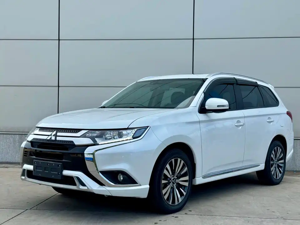 Mitsubishi Outlander Facelift 2.0L 2WD Premium Edition 5-Seater 2022