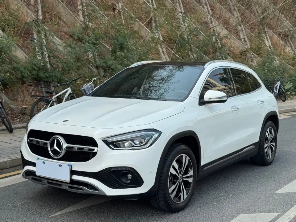 Mercedes-Benz GLA-Class Model GLA 200 2021