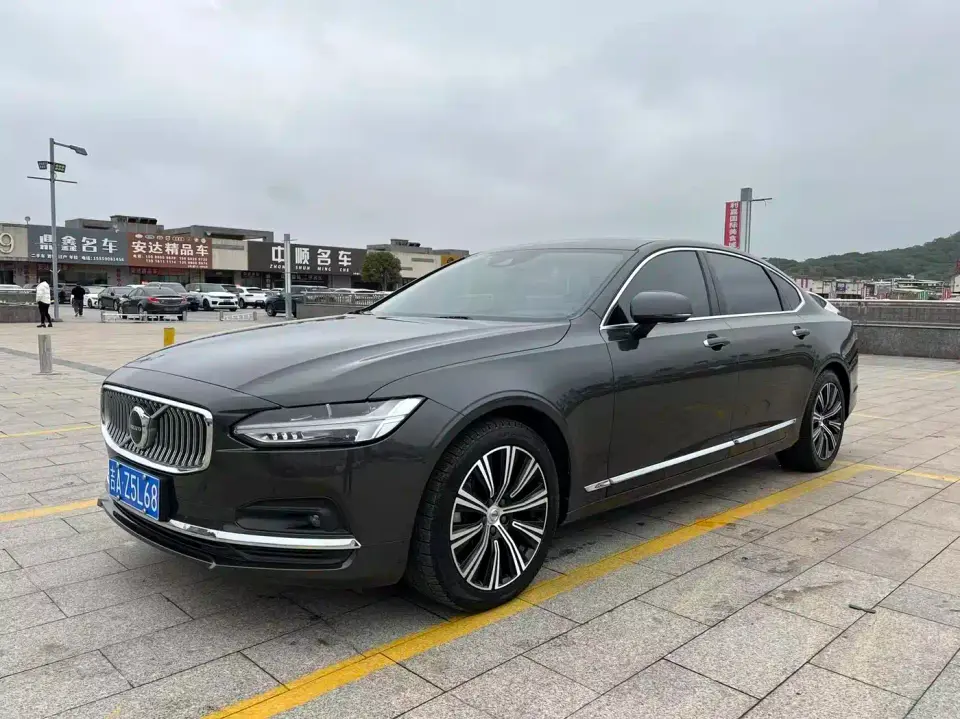 Volvo S90 Model B5 Momentum Luxury Edition 2021
