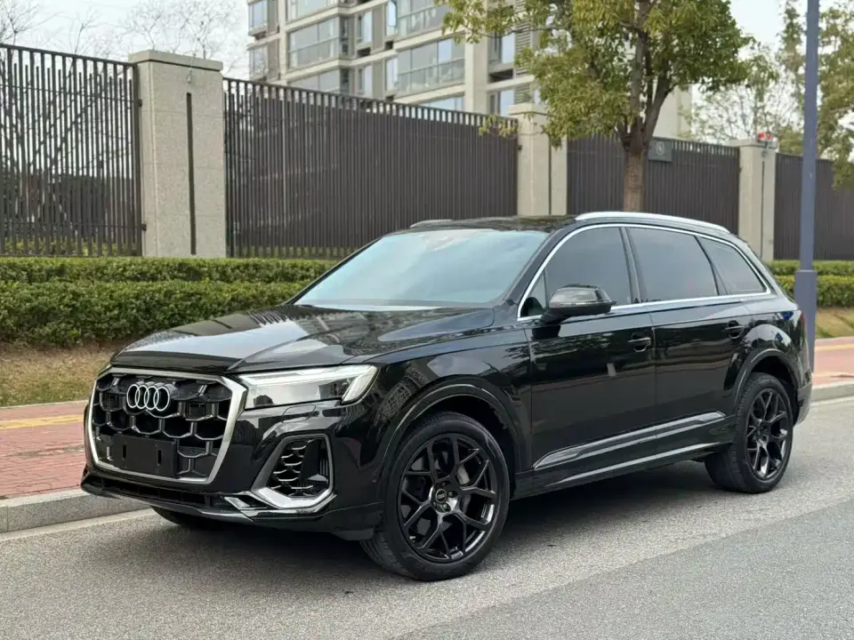 Audi Q7 55 TFSI quattro S line Black Warrior 2024
