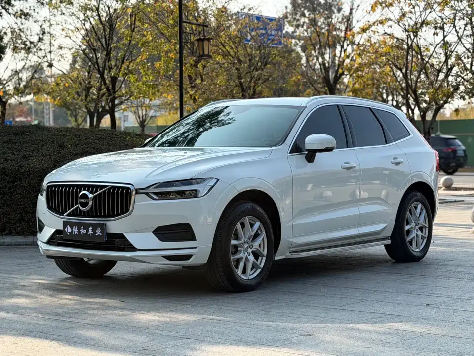 Volvo XC60 T5 4WD Intelligent Ease China VI 2019
