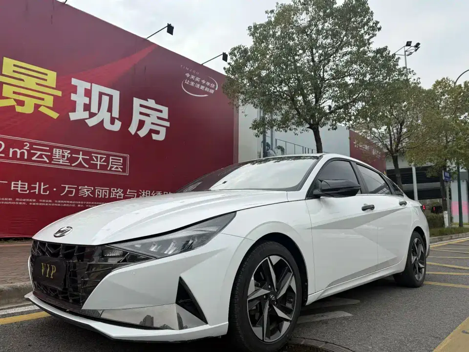 Hyundai Elantra 240TGDi DCT LUX Premium Edition 2021