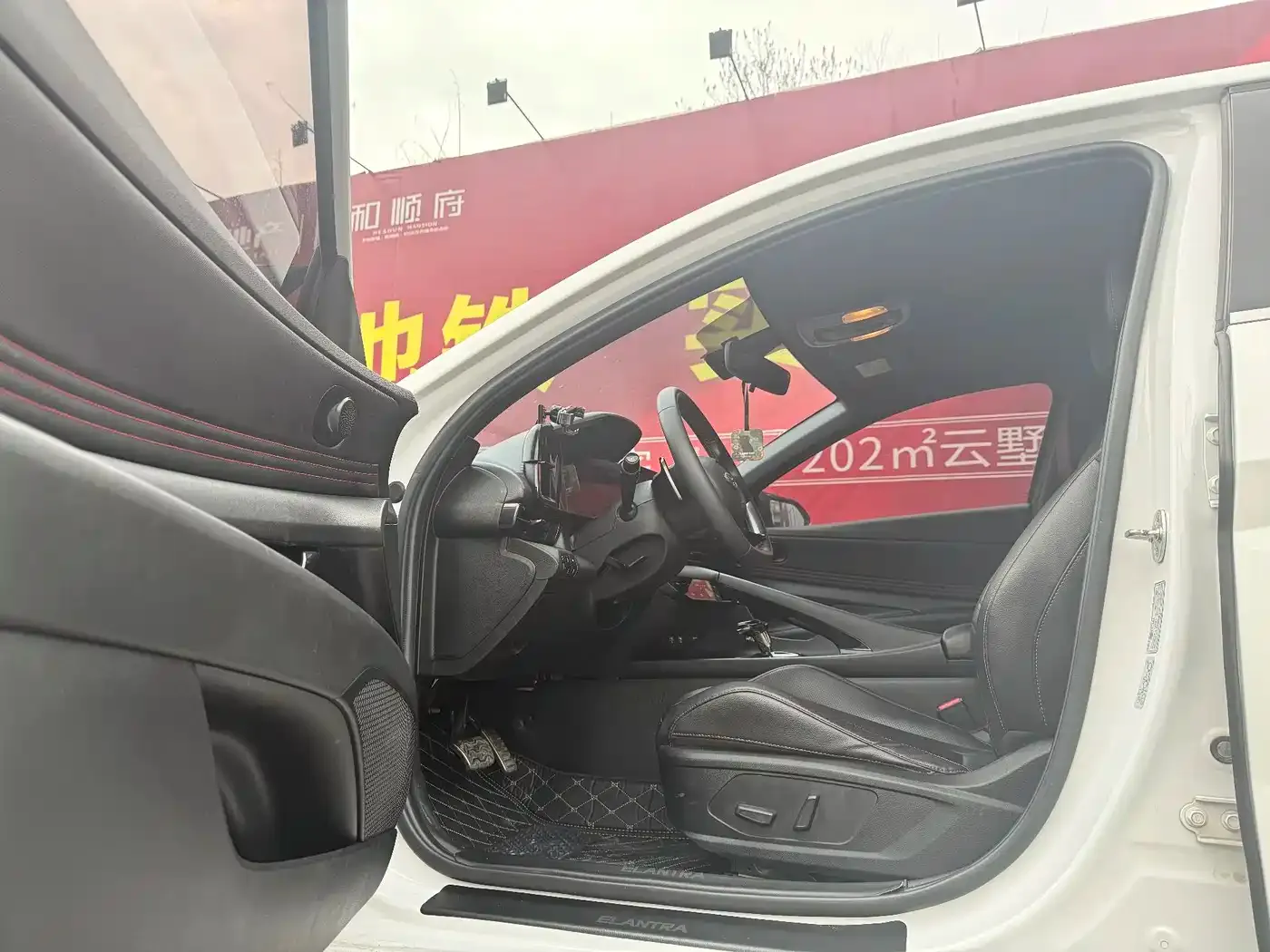 Hyundai Elantra 240TGDi DCT LUX Premium Edition 2021 — фото 4