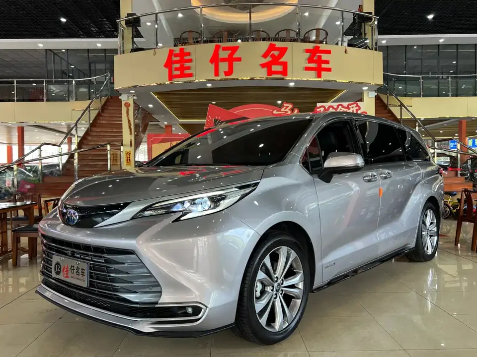 Toyota Sienna 2.5L Hybrid Premium Edition 2023