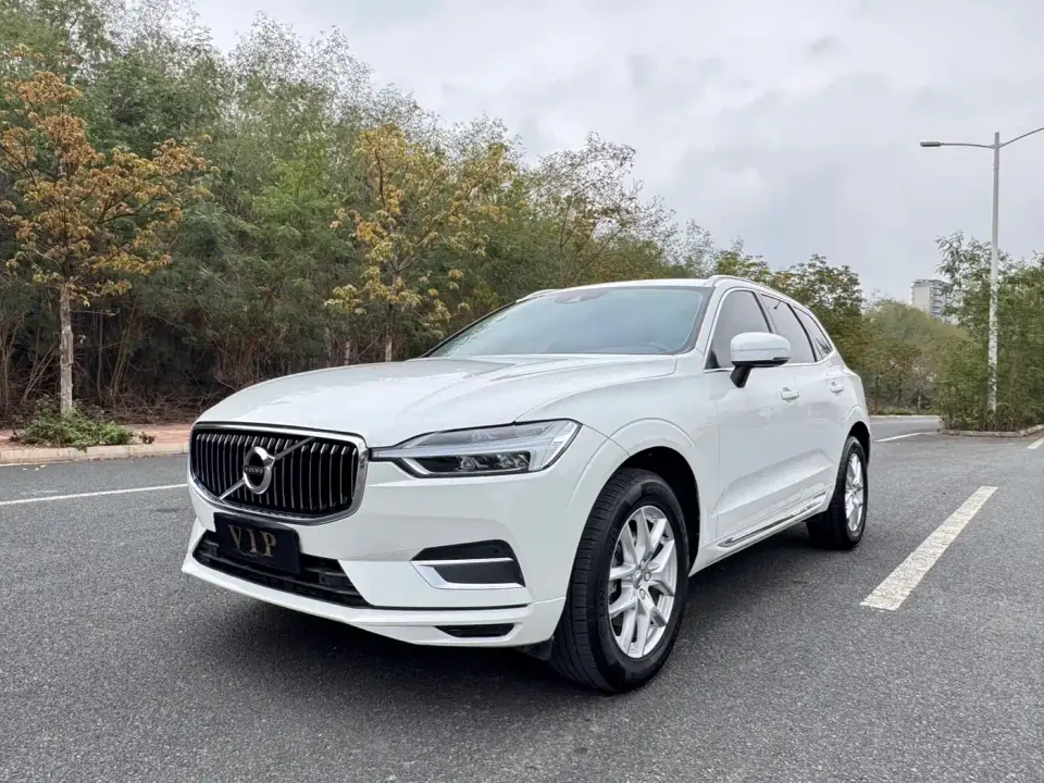 Volvo XC60 T5 4WD Intelligent Ease China VI 2019