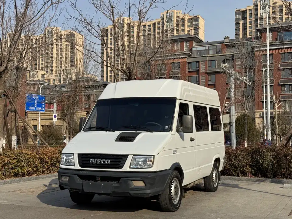 Iveco Daily 2.5T A35 Bus Single Tire Medium Roof 5-9 Seater China VI 2020